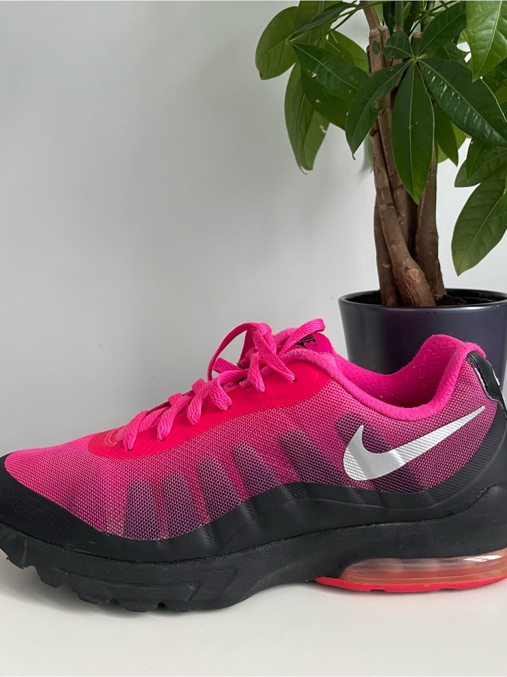 Women Size 11 Nike Air Max Invigor Print Black Pink Flash Shoes